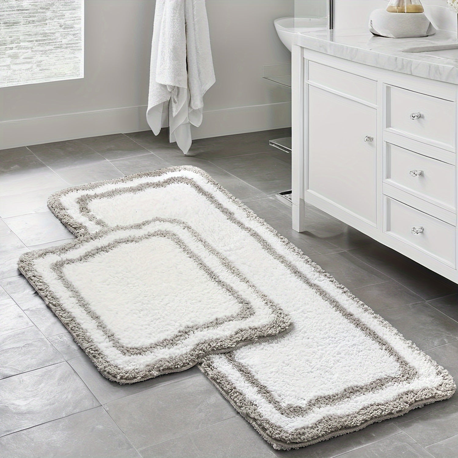 Outdoor Christmas Decorations Bathroom Rugs 2pcs, Rectangle Bath Mat Set Of 2, Machine Washable Quick Dry Bath Runner Pet Friendly Rug, Soft Shaggy Bath Carpet, Non Slip for Dogs,